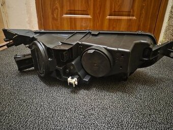 Predàm hlavnè lavè svetlo citroen c4 picasso