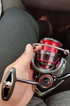 Predám navijak daiwa fuego 4000cp