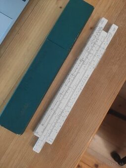 Predam logaritmicke pravitko a rysovacie supravy - 1