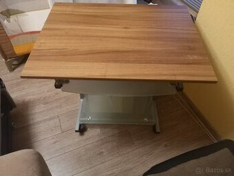 Darujem písací stôl