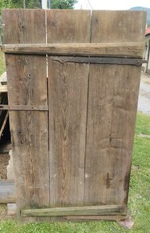 STARÉ DVERE VYŠE 150 ROCNE.