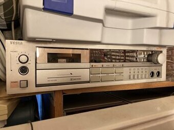 Kazetový magnetofón Tesla SM261