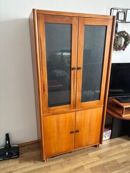 Skriňa, stôl a podstavec pod TV