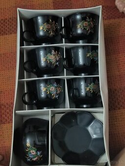 Sada šálok z čierneho skla