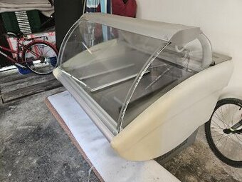 Predam  chladiacu vitrinu