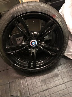 BMW ALU DISKY 19 SADA S NEU PNEU LETNYMI 245/40/19