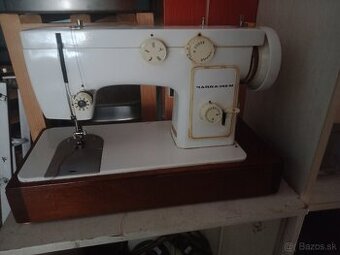 Šijací stroj.