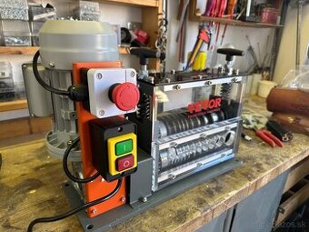 Lúpačka odizolovačka odblankovačka káblov