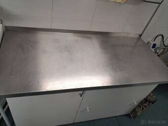 Predám nerezovú pracovnú dosku.