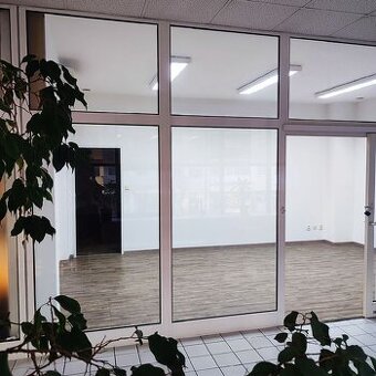 Novo rekonštruované priestory v centre Malaciek na prenajom