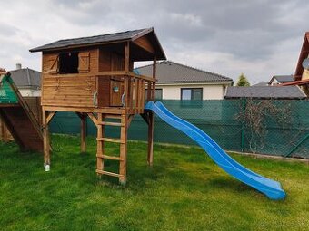 Detský záhradný domček so smykľavkou