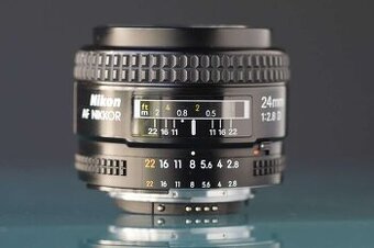 Objektiv na NIKON AF Nikkor 24 mm f/2.8D