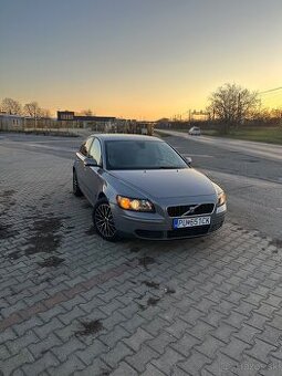 Volvo s40 2.0 diesel 100kw 2005 šedá metalíza