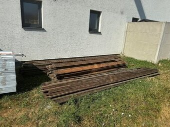 Darujem za odvoz drevené dosky z terasy
