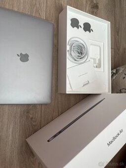 MacBook Air 2020 – M1, 8 GB RAM, 256 GB SSD