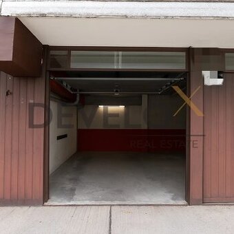 Na predaj priestranná garáž vo Vrakuni