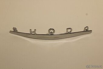 Škoda 1200/1201 nápis Škoda na přední kapotu