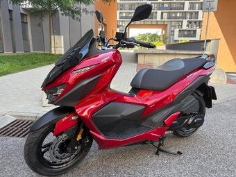 Predám skúter SYM JET X 125i - nový 8/25 ,záruka +3x prilba