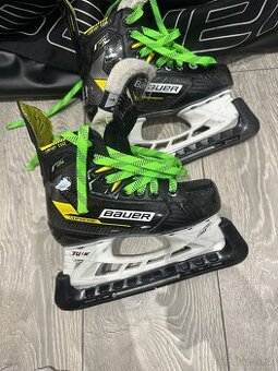 Hokejové korčule Bauer Supreme M4