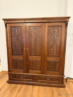 šatníková skrina dub masív