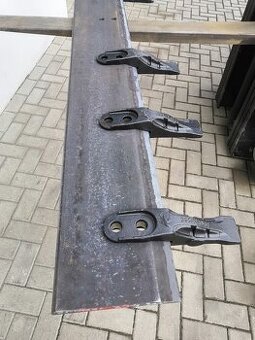 Hardoxový brit s dierami na zuby alebo obojstranný šrobovací