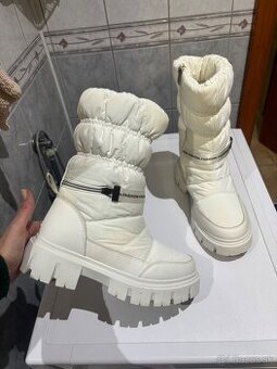 Damske biele snehule