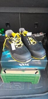 Pracovné topánky tenisky č42