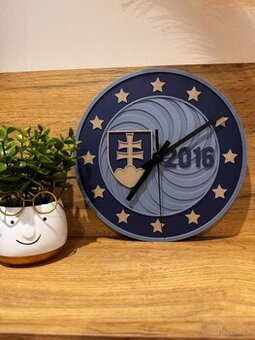 Nástenné hodiny v tvare 2€ 2016 Predsednictvo