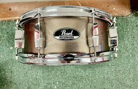 Pearl 13" snare.