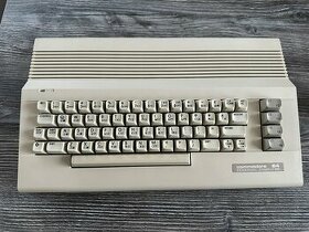 Commodore C64 krásny stav