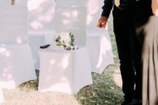 Biele elastické svadobné návleky na stoličky. - 1