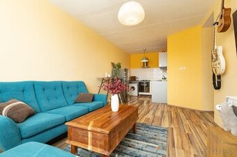REZERVOVANÝ 1,5 IZBOVÝ PRAŽSKÝ BYT PO ČIASTOČNEJ REKONŠTRUKC
