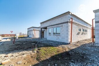 Na predaj 4-izbový bungalov, Rezidencia Trnava pri Laborci -