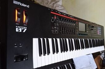 Roland FA 07