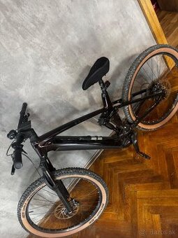 Cube stereo hybrid
