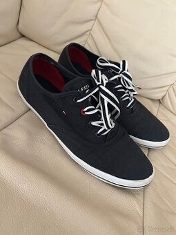 Predám dámske tenisky Tommy Hilfiger a novú vestu