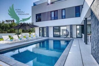 Na predaj luxusná vila s bazénom, výhľadom na more , komplet