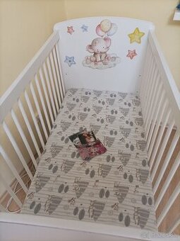 Detská postieľka s madracom,a navleckou na madrac