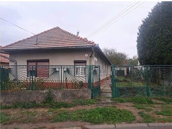 Na predaj rodinný dom v centre Vrábel v tichej uličke