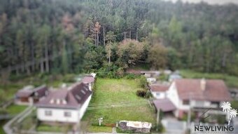 PREDAJ: Romantický stavebný pozemok pri lese