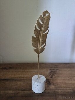 Dekorácia v tvare starožitného vtáčieho brka na písanue