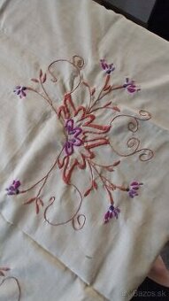 Vyšívaný obrus #2