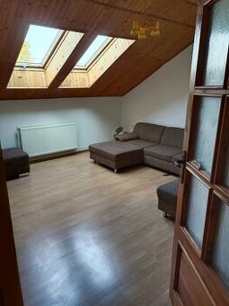 Prenájmem nepriechodnú izbu v 3 izb. pokrovnom byte v RD