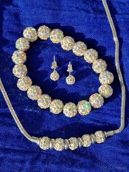 Náhrdelník, náramok a náušnice