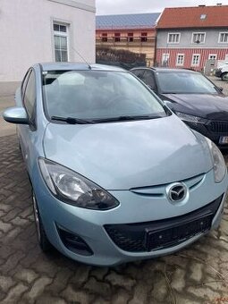 mazda2 typ de rok 2010 po facelifte svetla farba