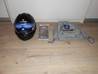 Predam krasnu novu vyklapaciu moto prilbu  SHARK EVO ES BLAN