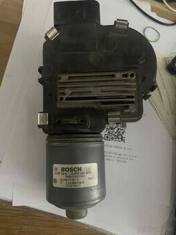 Motorček predných stieračov VW Touareg