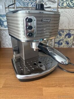 Pákový kávovar De'Longhi Scultura