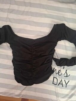 Čierny nariasený top