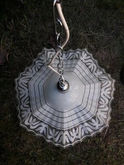 Luster závesný na retiazke, z matného skla